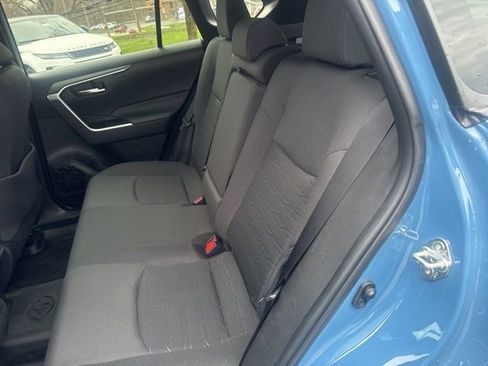 Used 2022 Toyota RAV4 SE w/ Convenience Package image 10