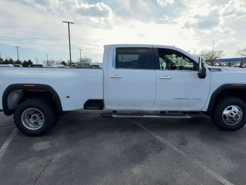 Used 2022 GMC Sierra 3500 Denali AWD/4WD image 9