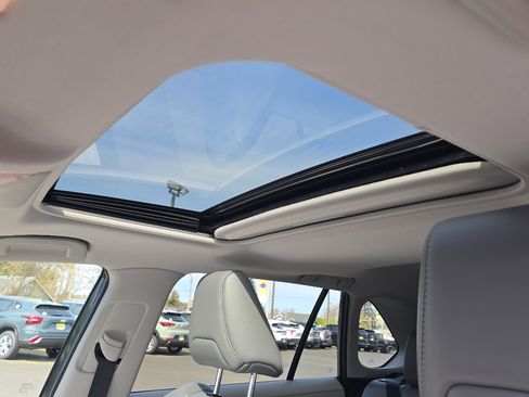 Used 2021 Toyota RAV4 XLE Premium image 13