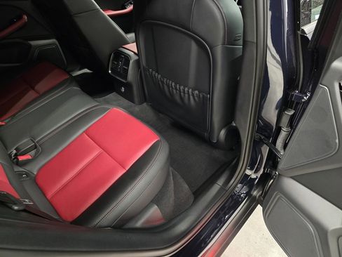 Used 2023 Porsche Macan image 32