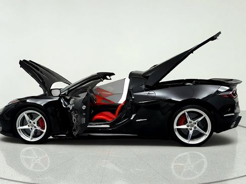 Used 2025 Chevrolet Corvette E-Ray w/ Chrome Exterior Badge Package AWD/4WD image 10