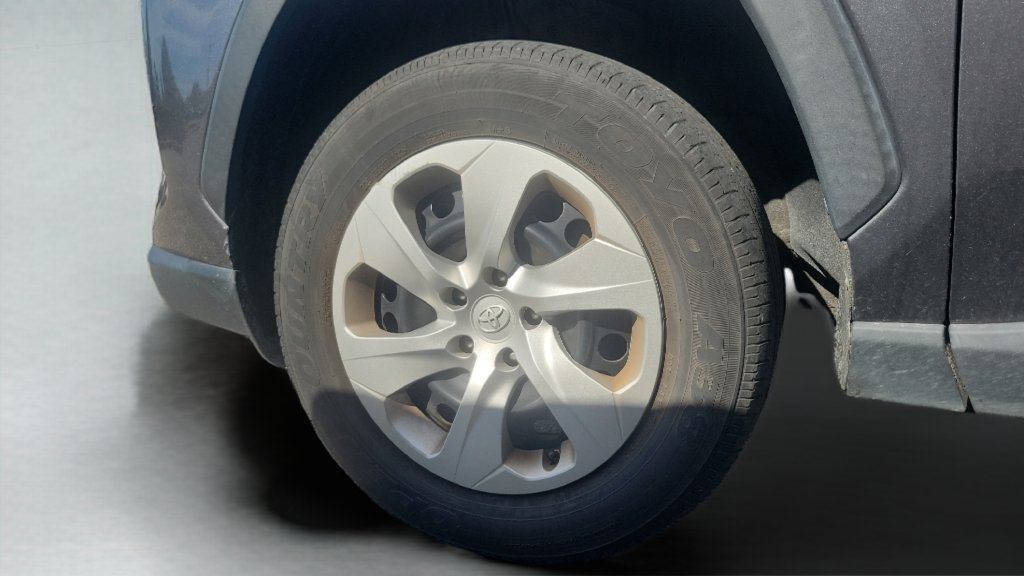 Used 2023 Toyota RAV4 LE FWD image 2