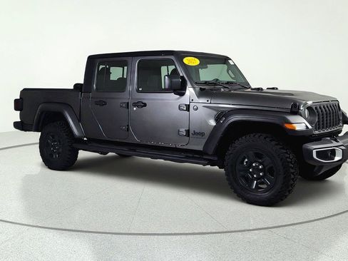 Used 2025 Jeep Gladiator Sport AWD/4WD image 8