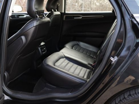 Used 2014 Ford Fusion SE w/ Equipment Group 202A image 23