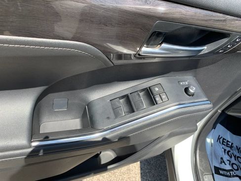 Used 2023 Toyota Highlander Platinum FWD image 13