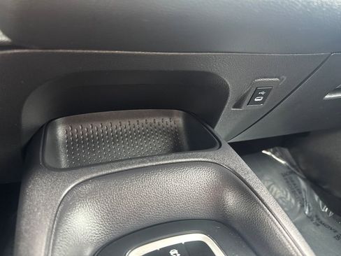 Used 2025 Toyota Corolla LE image 24