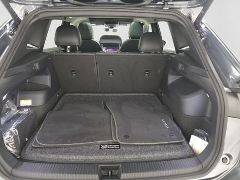 Used 2025 Volkswagen Tiguan SE R-Line AWD/4WD image 37