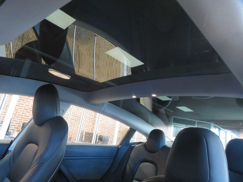 Used 2018 Tesla Model 3 Performance image 40