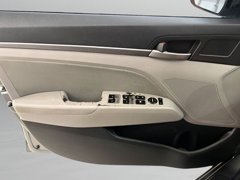Used 2018 Hyundai Elantra SEL FWD image 21
