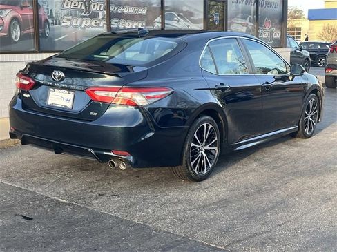 Used 2019 Toyota Camry SE image 6