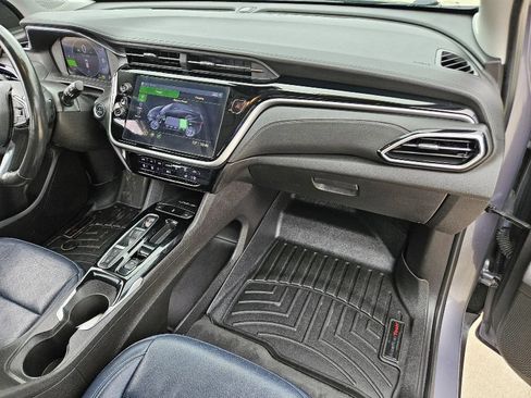 Used 2022 Chevrolet Bolt EUV LT w/ Convenience Package FWD image 15