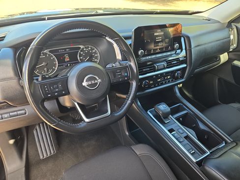 Certified 2024 Nissan Pathfinder SV FWD image 15