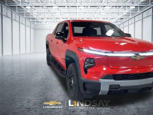 Certified 2025 Chevrolet Silverado EV LT AWD/4WD image 4