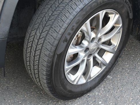 Used 2019 Jeep Cherokee Latitude Plus image 11