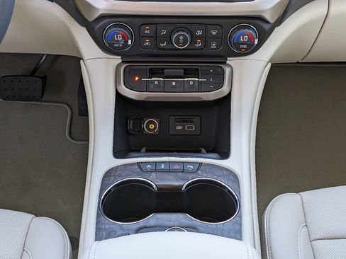 Used 2023 GMC Acadia Denali w/ Denali Technology Package image 17