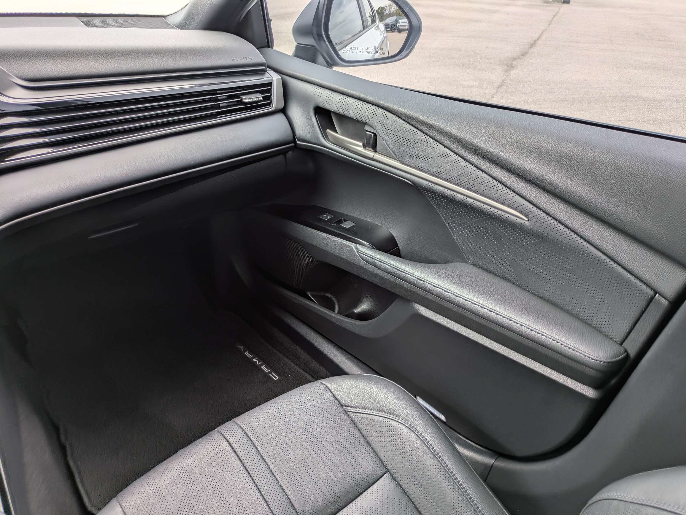 Used 2025 Toyota Camry XSE FWD image 16