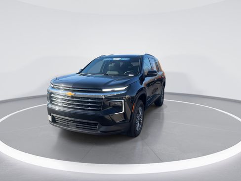 Used 2025 Chevrolet Traverse LT image 5