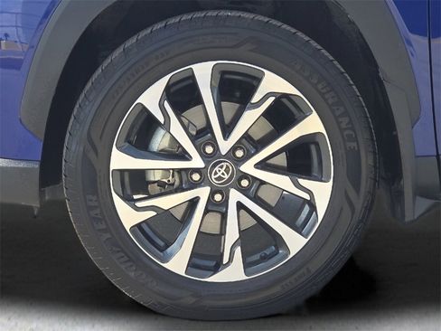 Certified 2024 Toyota Corolla Cross XLE image 10