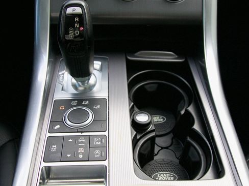 Used 2017 Land Rover Range Rover Sport HSE image 10