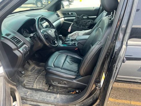 Used 2017 Ford Explorer XLT w/ Equipment Group 202A AWD/4WD image 6