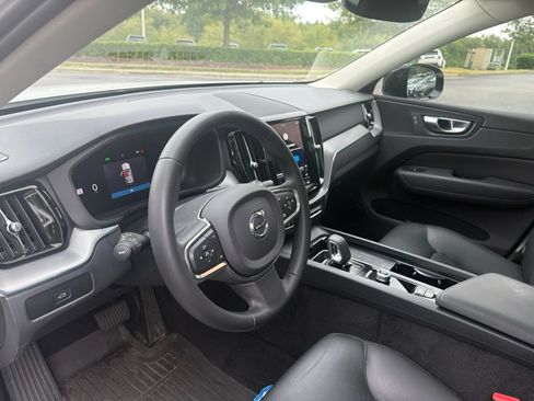 Used 2024 Volvo XC60 B5 Core AWD/4WD image 8