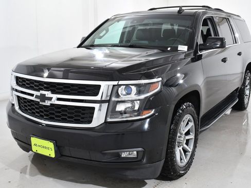 Used 2017 Chevrolet Suburban LT image 2