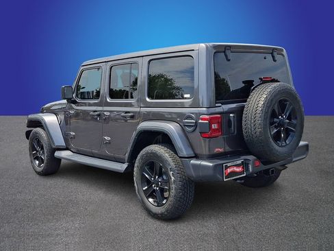 Used 2021 Jeep Wrangler Unlimited Sahara AWD/4WD image 6