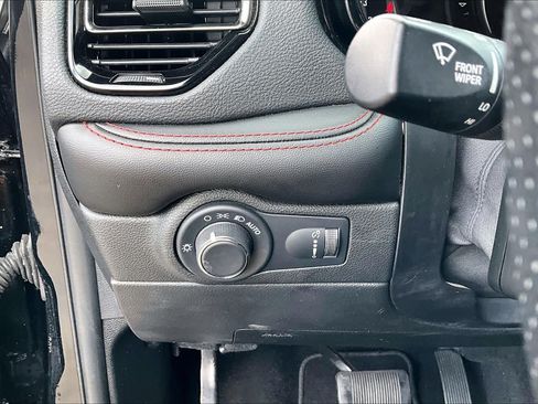 Used 2024 Dodge Durango GT RWD image 33