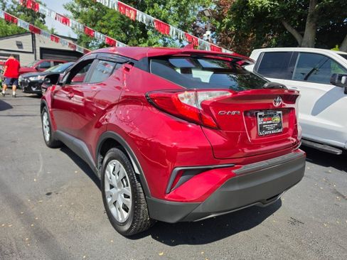 Used 2019 Toyota C-HR LE FWD image 2
