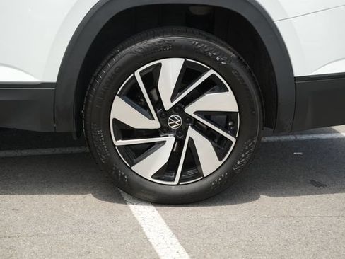 Used 2024 Volkswagen Atlas SE AWD/4WD image 42