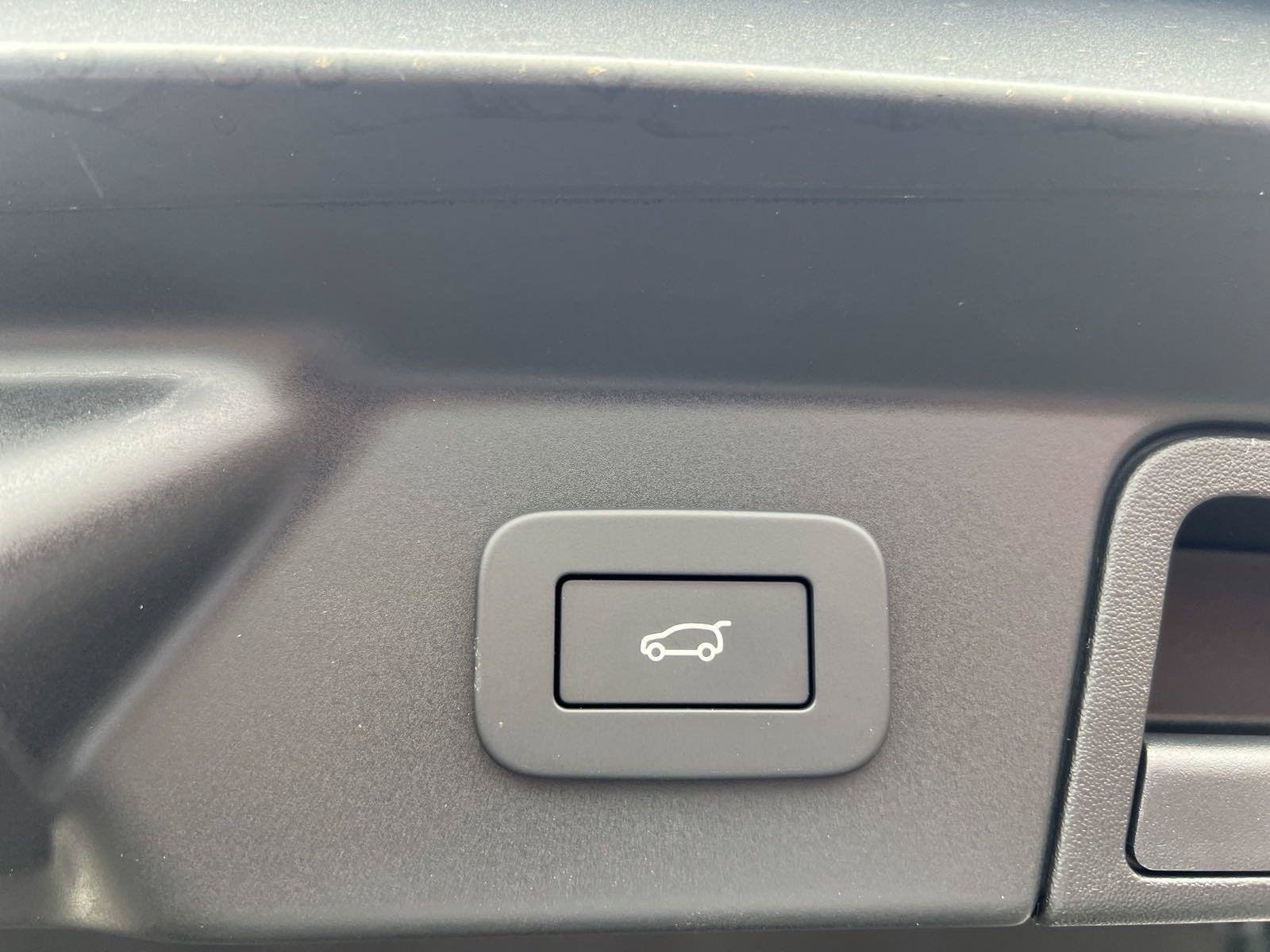 New 2025 Land Rover Range Rover Velar Dynamic SE AWD/4WD image 32