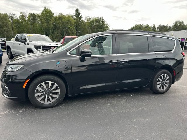 Used 2023 Chrysler Pacifica Touring-L FWD image 4
