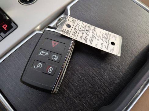 New 2026 Land Rover Range Rover SE image 36