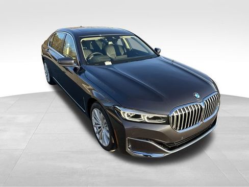 Used 2020 BMW 740i w/ Premium Package image 6