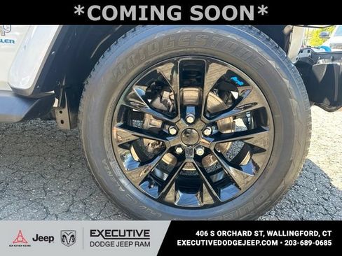 Used 2023 Jeep Wrangler Unlimited Sahara w/ Cold Weather Group AWD/4WD image 15
