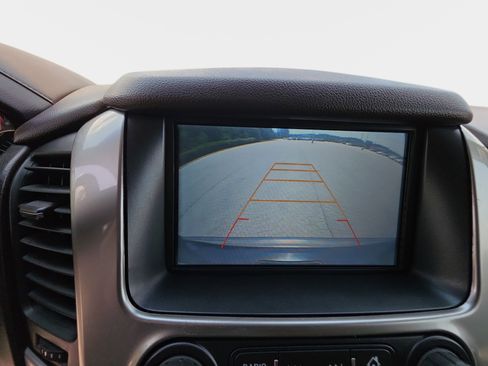 Used 2017 Chevrolet Suburban LS RWD image 25