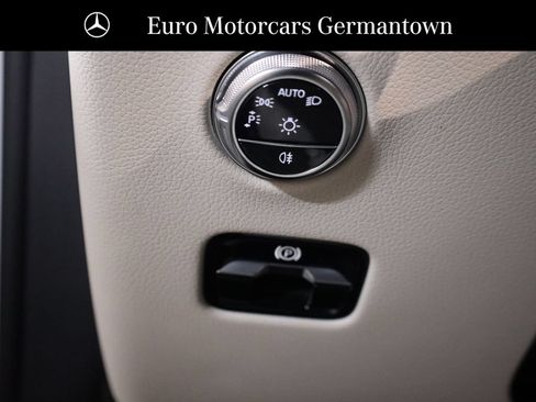 Used 2023 Mercedes-Benz GLC 300 4MATIC image 11