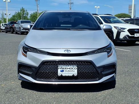 Used 2022 Toyota Corolla SE FWD image 2