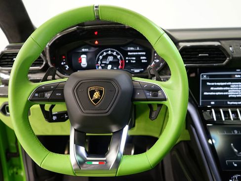 Used 2022 Lamborghini Urus image 11