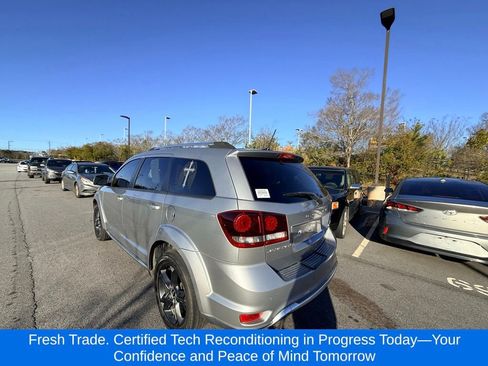 Used 2020 Dodge Journey Crossroad image 3