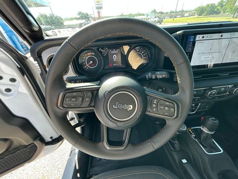 Used 2024 Jeep Wrangler Sport S image 14