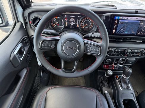 Used 2024 Jeep Wrangler Unlimited Rubicon AWD/4WD image 13