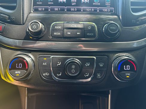 Used 2017 Chevrolet Impala LT FWD image 16