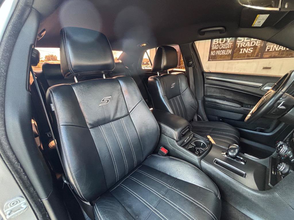 Used 2013 Chrysler 300 S RWD image 36