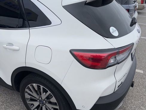 Used 2020 Ford Escape Titanium image 5