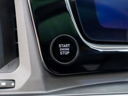 Used 2025 Porsche Cayenne image 21