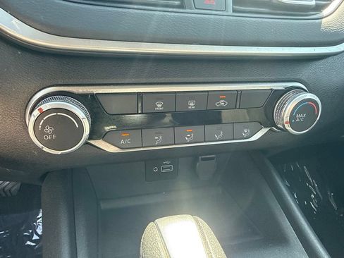 Used 2024 Nissan Altima 2.5 S FWD image 19