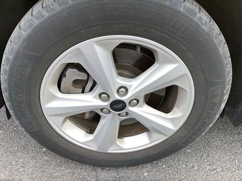 Certified 2023 Ford Edge SE image 2