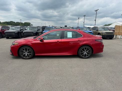Used 2023 Toyota Camry SE FWD image 9