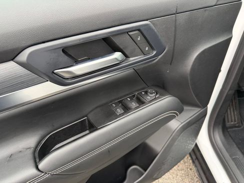 Used 2025 GMC Terrain Elevation w/ Black Edition image 24